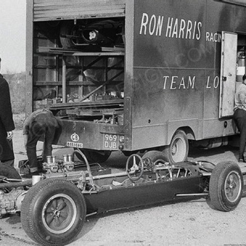 Le transporteur du Team Lotus F2 Ron Harris